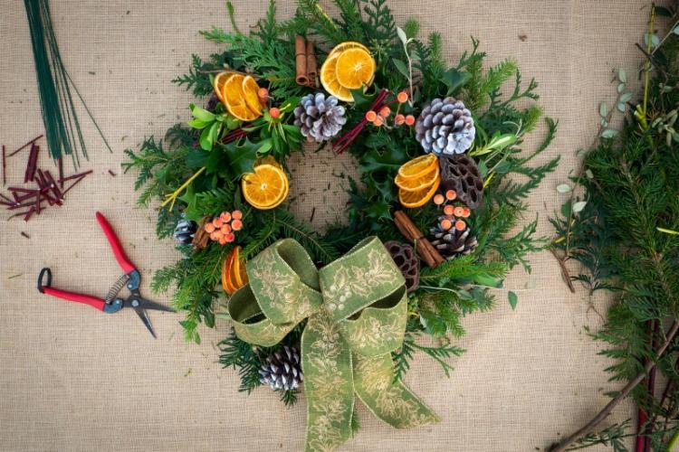 Make Your Very Own Christmas Wreath Workshop – Hardys Nursery